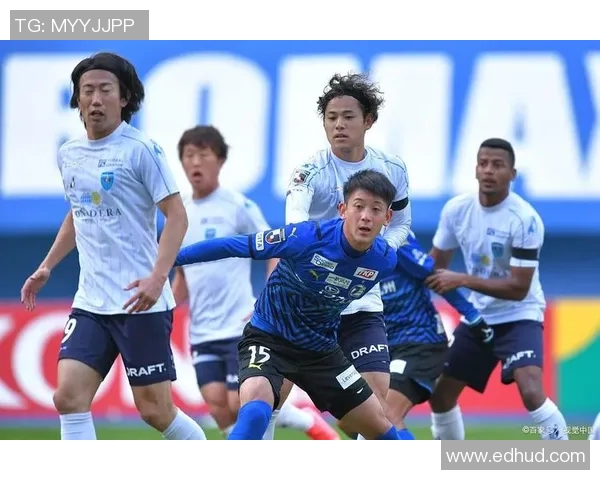 大分三神对阵磐石队的精彩较量展现足球魅力与团队精神 大分三神对阵磐石队的精彩较量展现足球魅力与团队精神