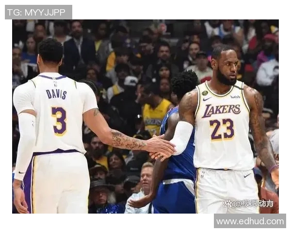 国王队与湖人激战正酣NBA季后赛精彩对决引发球迷热议 国王队与湖人激战正酣NBA季后赛精彩对决引发球迷热议