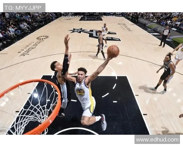 文班亚马首场比赛表现惊艳5次盖帽和隔扣字母哥引发热烈讨论