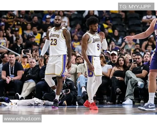 湖人对决雄鹿精彩直播回顾及赛后分析全方位解读 湖人对决雄鹿精彩直播回顾及赛后分析全方位解读