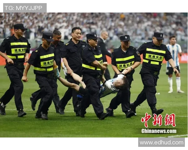 马赛欧冠赛后球迷冲突升级引发大规模斗殴现场混乱不堪